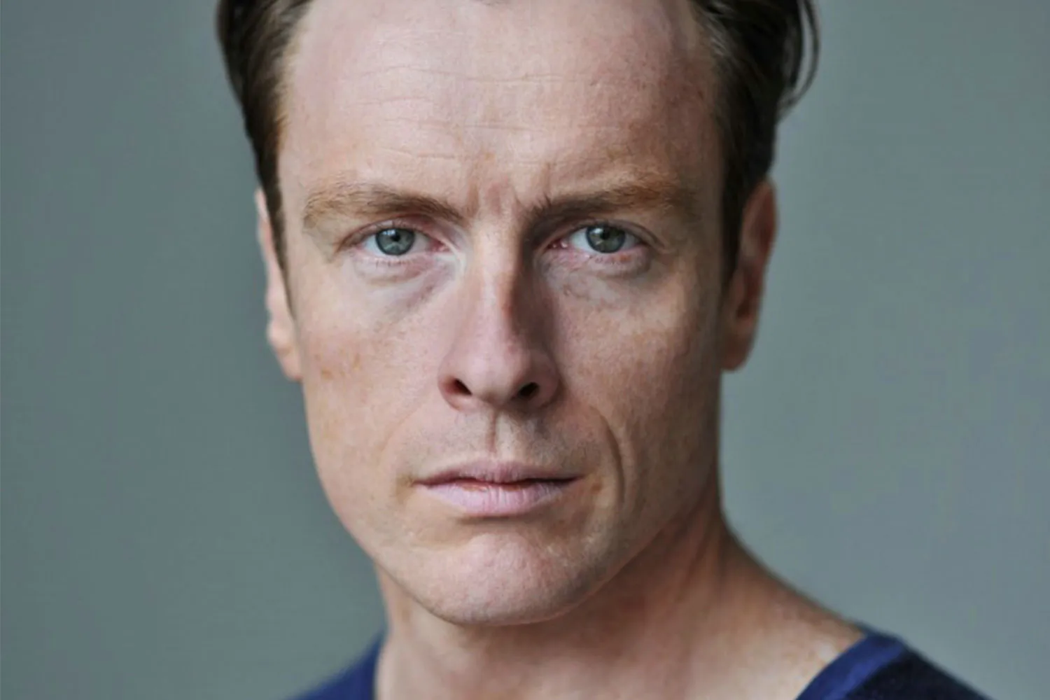 toby stephens to lead menier chocolate factorys equus revival
