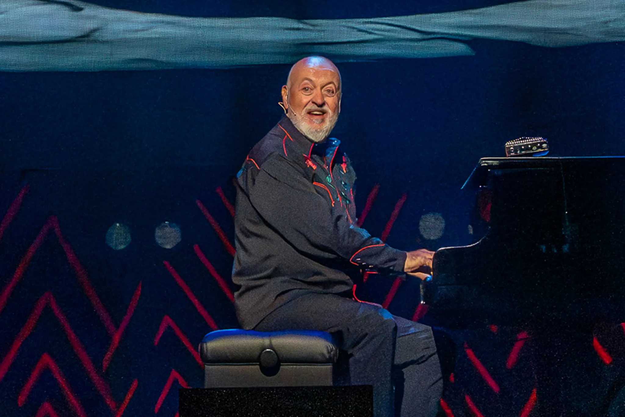 bill bailey to return to theatre royal haymarket for vaudevillean residency scaled