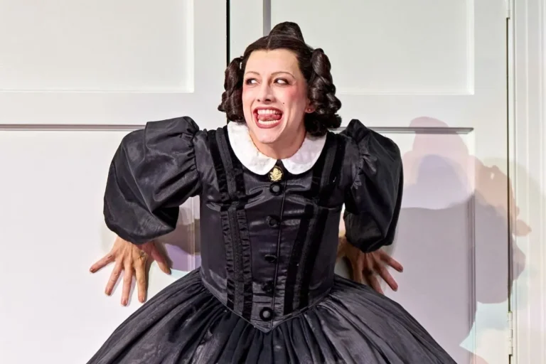 Mason Alexander Park returns to lead Olivierwinning Oh, Mary! in West End