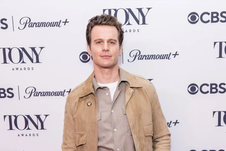 Jonathan Groff to star in solo play The Amish Project on Broadway